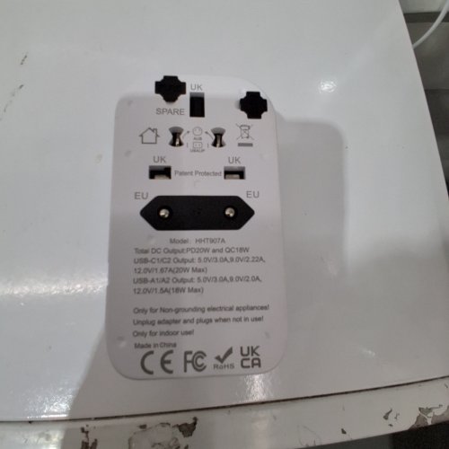 UNIVERSAL TRAVEL ADAPTER - PD 20W / QC 18W; USB-C AND USB-A OUTPUT - WHITE (MODEL: HHT907A) image 3
