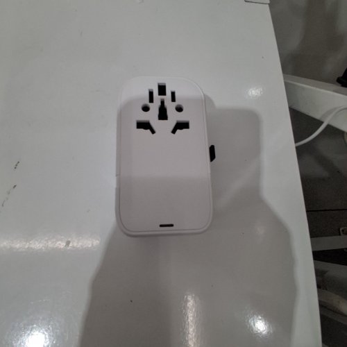 UNIVERSAL TRAVEL ADAPTER - PD 20W / QC 18W; USB-C AND USB-A OUTPUT - WHITE (MODEL: HHT907A) image 4