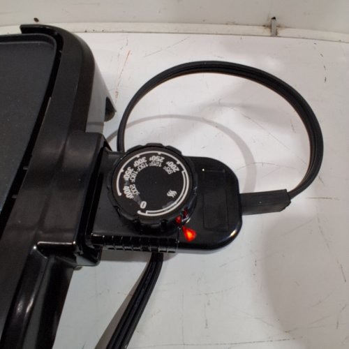 BLACK AND DECKER FAMILY SIZED ELECTRIC GRIDDLE - 20"X11" - BLACK (MODEL: GD1811BC) image 2