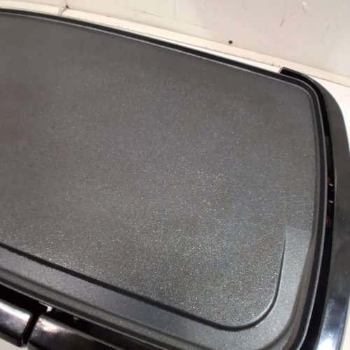 BLACK AND DECKER FAMILY SIZED ELECTRIC GRIDDLE - 20"X11" - BLACK (MODEL: GD1811BC) image 4