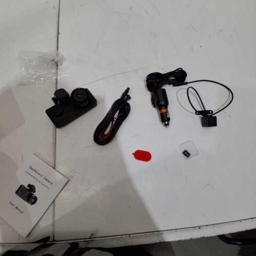 3 CHANNEL DASH CAM FRONT AND REAR INSIDE WITH 32GB CARD - 4K - BLACK image 3