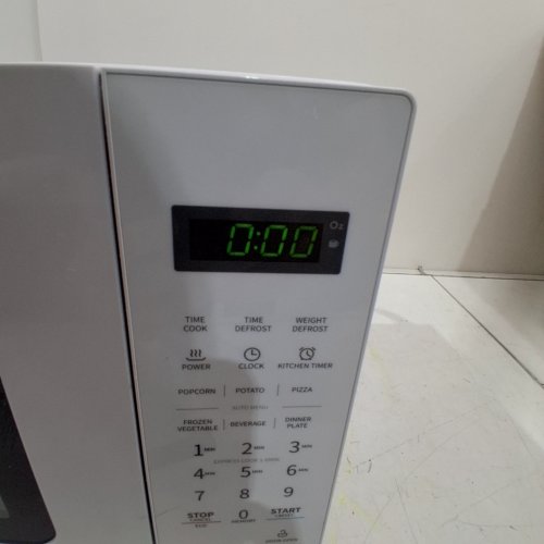 COMFEE COUNTERTOP MICROWAVE OVEN - 0.7 CU.FT/700W - WHITE (MODEL: CM-M201K(WH)) image 2
