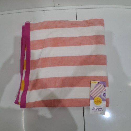 SUN SQUAD REVERSIBLE EXTRA-LONG BEACH TOWEL - 36" X 72" - CORAL/WHITE STRIPES (MODEL: 064041624R00) image 4