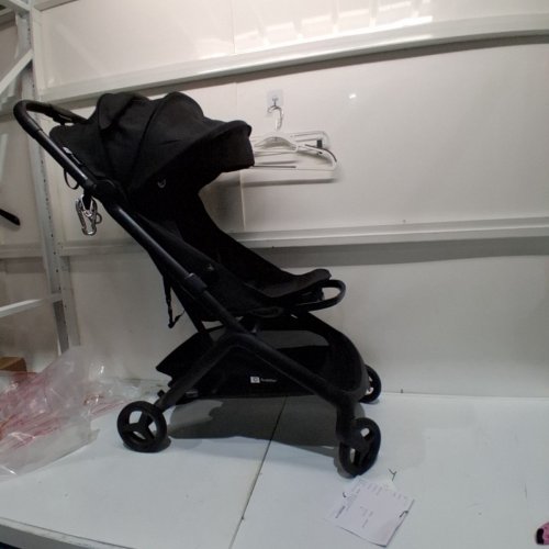 BUGABOO BUTTERFLY COMPLETE STROLLER AND RAIN COVER - 40.3"H - BLACK - (MODEL: 100025006) image 2