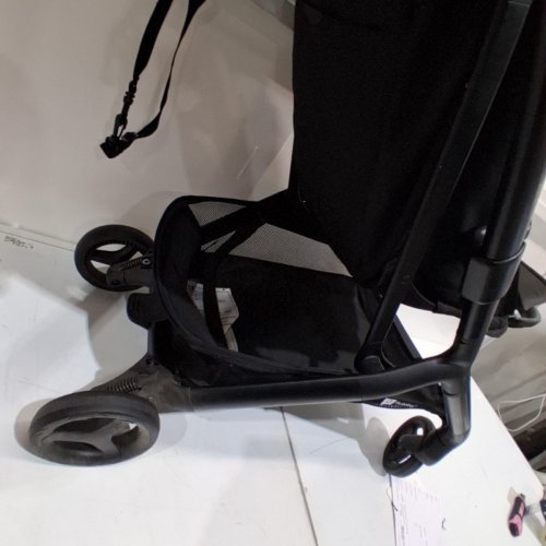 BUGABOO BUTTERFLY COMPLETE STROLLER AND RAIN COVER - 40.3"H - BLACK - (MODEL: 100025006) image 5