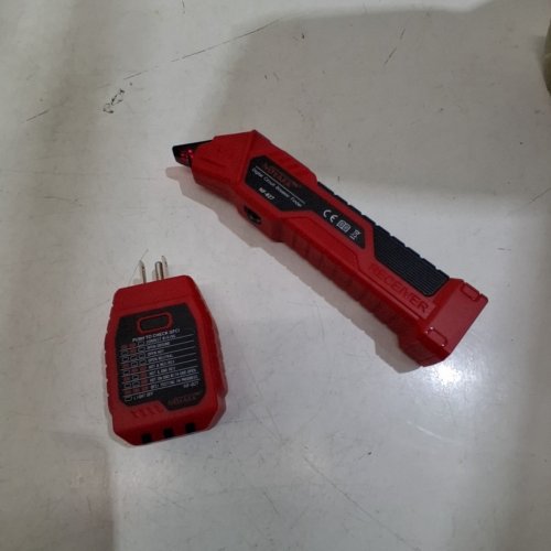 KLEIN TOOLS DIGITAL CIRCUIT BREAKER FINDER - RED - (MODEL:NF-827) image 3