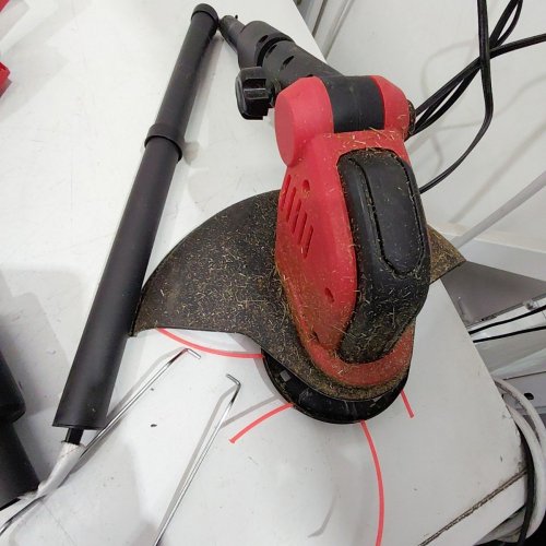 PORTABLE LIGHTWEIGHT CORDLESS BATTERY OPERATED WEED WACKER - 24V - RED/BLACK image 3