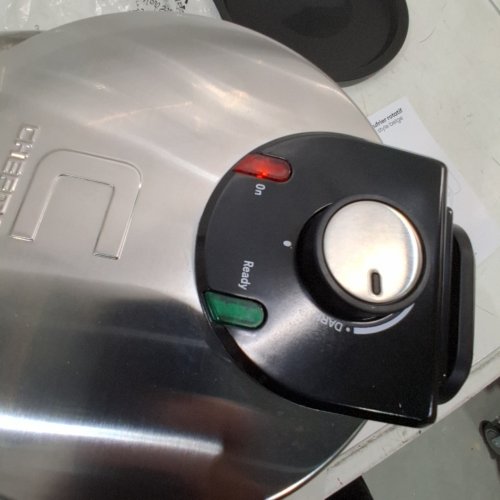 CHEFMAN ROTATING BELGIAN WAFFLE MAKER - STAINLESS STEEL (MODEL: RJ04-V3) image 2