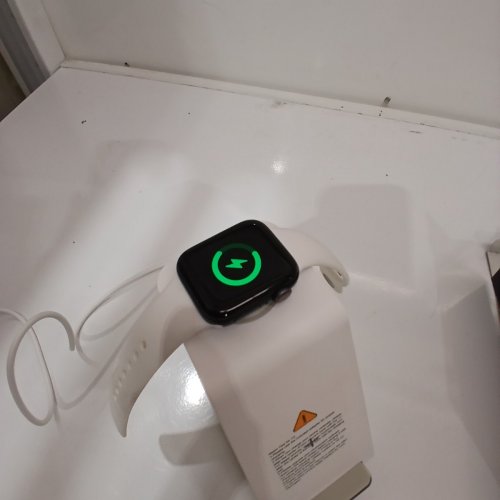 GEEKERA 3-IN-1 WIRELESS CHARGING DOCK STATION WITH PHONE STAND AND COMPACT DESIGN - WHITE (MODEL: ‎XY18U30-QC1) image 2