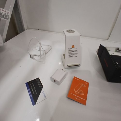 GEEKERA 3-IN-1 WIRELESS CHARGING DOCK STATION WITH PHONE STAND AND COMPACT DESIGN - WHITE (MODEL: ‎XY18U30-QC1) image 3