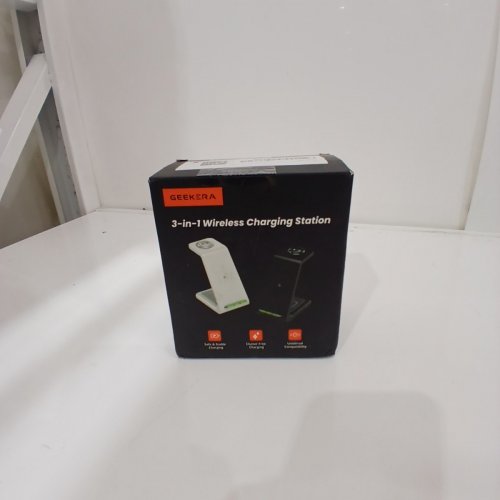 GEEKERA 3-IN-1 WIRELESS CHARGING DOCK STATION WITH PHONE STAND AND COMPACT DESIGN - WHITE (MODEL: ‎XY18U30-QC1) image 4
