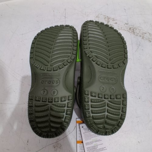 UNISEX CROCS CLASSIC CLOGS - M: 7 / W: 9 - ARMY GREEN image 4