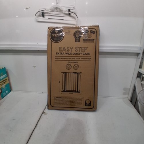REGALO EASY STEP EXTRA WIDE BABY GATE - 30" X 29"-49" - WHITE (MODEL: 1164 EW DS) image 3
