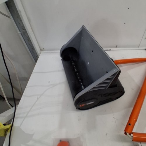 LITHELI U20 LIGHTWEIGHT CORDLESS BATTER OPERATED SNOW THROWER - 12" - 20V 4AH - ORANGE/BLACK/GREY (MODEL: U20SS01-0A110 / EGT090040) image 2