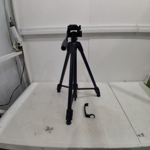 VIVITAR PRO CAMERA TRIPOD - 67" - BLACK (MODEL: VIVVPT4867-FR-NOC) image 3