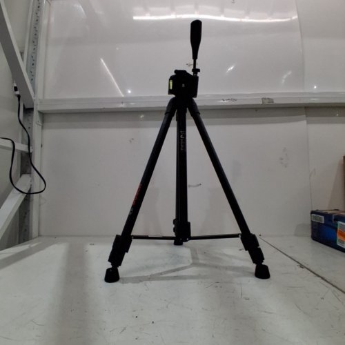 BOSCH COMPACT TRIPOD WITH EXTENDABLE HEIGHT - 22" - 61" - FOR USE WITH LINE LASER, POINT LASERS AND LASER DISTANCE TAPE MEASURING TOOLS - BLACK (MODEL: BT150) image 2