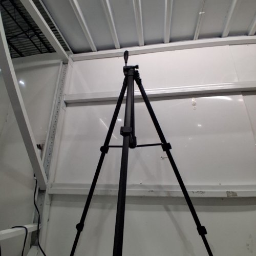 BOSCH COMPACT TRIPOD WITH EXTENDABLE HEIGHT - 22" - 61" - FOR USE WITH LINE LASER, POINT LASERS AND LASER DISTANCE TAPE MEASURING TOOLS - BLACK (MODEL: BT150) image 3
