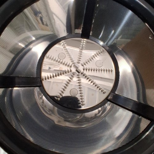SEJOY CENTRIFUGAL JUICER MACHINE WITH AUTOMATIC PULP EJECTION - 300W - 120 V - BLACK (MODEL: JE3001-UL) image 4