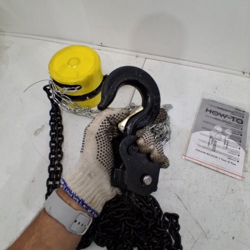 SPECSTAR MANUAL HAND CHAIN BLOCK HOIST WITH 2 HOOKS & 10FT CHAIN - 1 TON CAPACITY - YELLOW CASING image 3