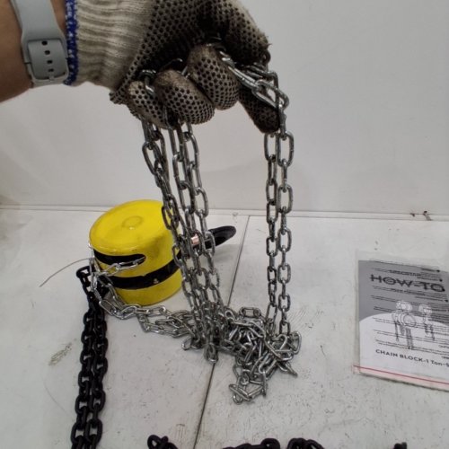 SPECSTAR MANUAL HAND CHAIN BLOCK HOIST WITH 2 HOOKS & 10FT CHAIN - 1 TON CAPACITY - YELLOW CASING image 5