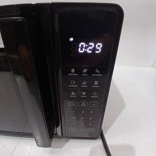 CHEFMAN COUNTERTOP MICROWAVE OVEN - 0.7 CU. FT - BLACK (MODEL: RJ55-7-V2-CA) image 2