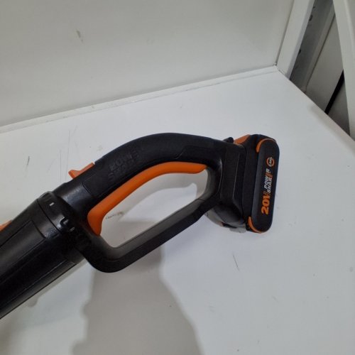 WORX POWER SHARE 2-IN-1 EXTENDABLE CORDLESS HEDGE TRIMMER - 20" BLADE/20V - ORANGE (MODEL: WG252.9 image 2