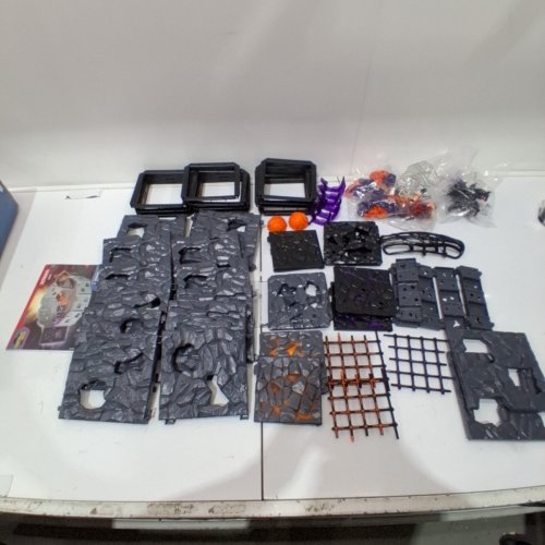 71pc SCHLEICH FIGURE ELDRADOR CREATURES - BATTLECAVE ARENA: LAVA VS SHADOW - (MODEL: 42673) image 2
