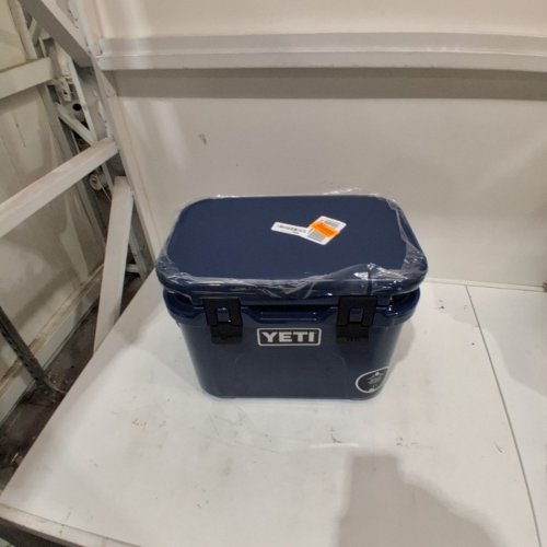 YETI ROADIE 24 COOLER 23L HOLDS 18CANS -GREEN image 4