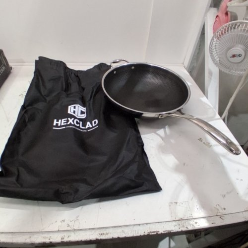 HEXCLAD 12" HYBRID STAINLESS STEEL WOK WITH STAY COOL HANDLE, DISHWASHER AND OVEN SAFE image 2