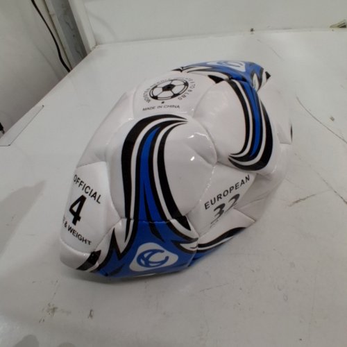 32 PANEL CONSTRUCTION SOCCER BALL - SIZE 4 - WHITE / BLUE / BLACK image 3