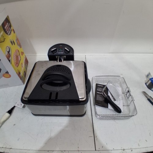 CHEFMAN 4.5-LITRE JUMBO SIZE DEEP FRYER WITH TEMPERATURE CONTROL - STAINLESS STEEL/BLACK - (RJ07-45-SS) image 3