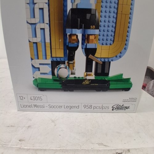 958PC LEGO LIONEL MESSI – SOCCER LEGEND SET (MODEL: 43015) image 2