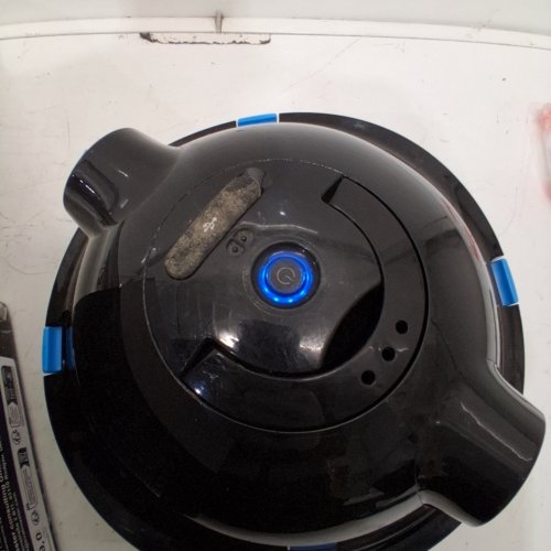 EZIOOV CORDLESS ROBOTIC AUTOMATIC POOL VACUUM CLEANER WITH A 90 MIN RUNTIME AND AUTO-PARKING - 50W 25.2 V - BLACK/BLUE (MODEL: Y20) image 2