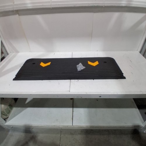 VEVOR RUBBER CURB RAMP - 17" X 40" X 2" - BLACK (MODEL: KR-11) image 2
