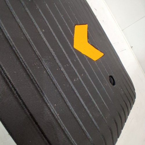 VEVOR RUBBER CURB RAMP - 17" X 40" X 2" - BLACK (MODEL: KR-11) image 3