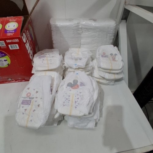 100PK HUGGIES LITTLE MOVERS HUGGFIT BABY DIAPERS WITH 360° WAISTBAND - SIZE 5 (MODEL: 5660200) image 2