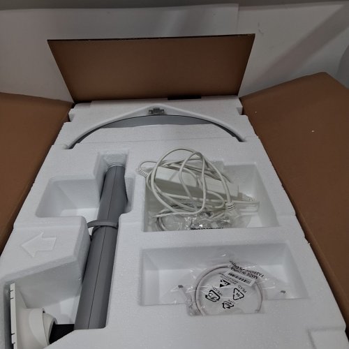 LG UHD 4K ULTRAFINE MONITOR DISPLAY WITH USB TYPE-C CONNECTIONS - 31.5" - WHITE -(MODEL: 32UP83AK-W) image 5