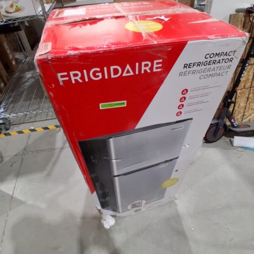FRIGIDAIRE STAINLESS STEEL 2 DOOR FRIDGE/FREEZER - 4.5 CU. FT. - SILVER/BLACK (MODEL: EFR463-B) image 12