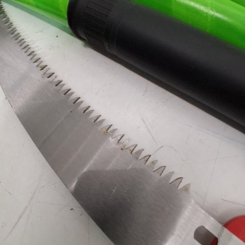 VEVOR LIGHTWEIGHT MANUAL EXTENDABLE POLE TREE PRUNER/POLE SAW- 3.87FT -27FT - GREEN - (MODEL: RUNZETOOL-GZJ-32G2) image 3