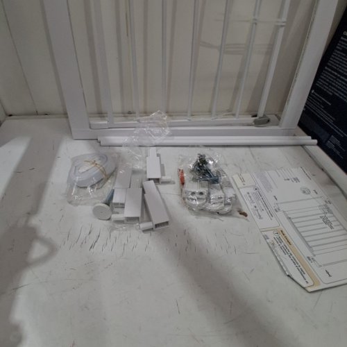 SAFETY 1ST EASY INSTALL WALK THROUGH BABY GATE - 29" TO 38" WIDE X 28" TALL - WHITE (MODEL: GA105CWHOF2) image 3