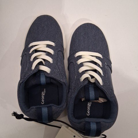 BOY'S GEORGE CASUAL SHOES - SIZE 12 - NAVY image 2