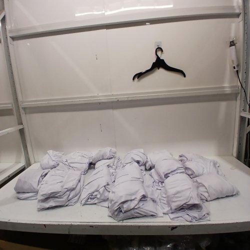 33PK VEVOR STRETCH SLIPCOVER WITH SKIRT - WHITE - (MODEL: RD-300Q-01) image 3
