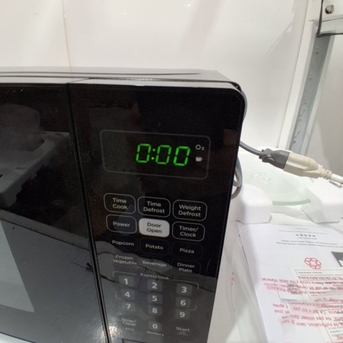 DANBY COUNTERTOP MICROWAVE OVEN - 0.7 CU/FT - BLACK ( MODEL- DBMW0721BBB) image 2
