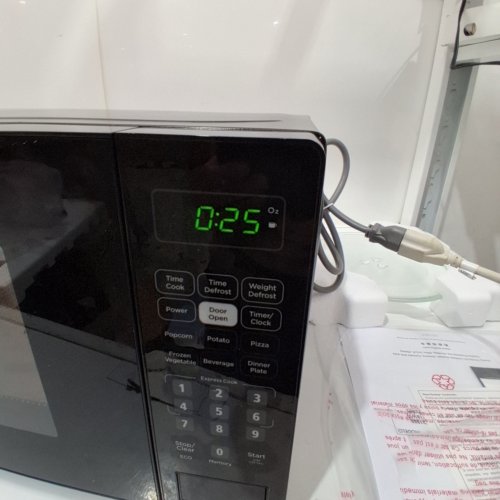 DANBY COUNTERTOP MICROWAVE OVEN - 0.7 CU/FT - BLACK ( MODEL- DBMW0721BBB) image 3