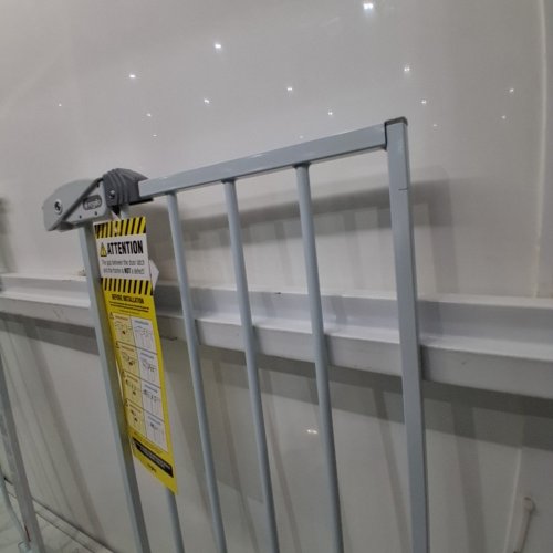 REGALO EASY-STEP METAL WALK-THROUGH SAFETY GATE - 30" X 29'' - 38.5'' - WHITE (MODEL: 1160DS) image 3