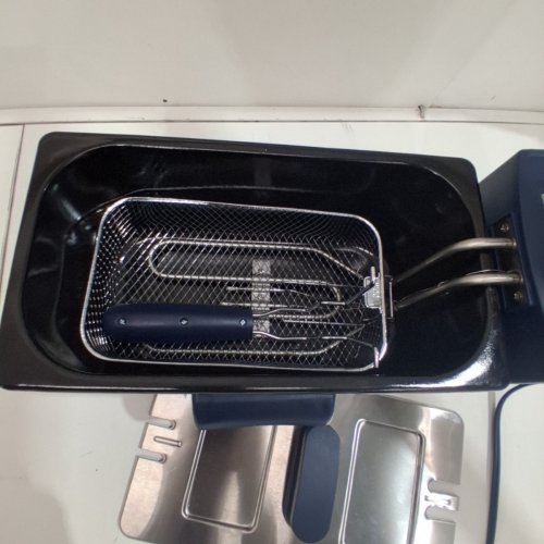 HAMILTON BEACH PROFESSIONAL STYLE ELECTRIC DEEP FRYER - 2L CAPACITY - BLUE (MODEL: 35031) image 6