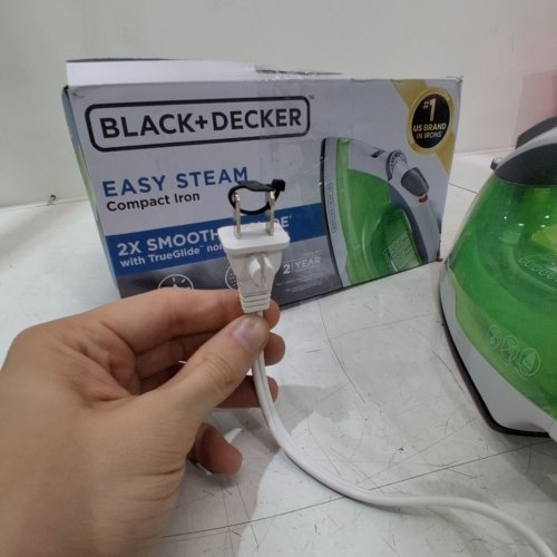 BLACK & DECKER EASY STEAM COMPACT IRON - LIME GREEN (MODEL: IR02V) image 2