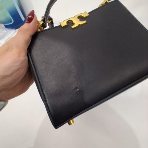 MCGRAW WEDGE SHOULDER HANDBAG WITH MAGNETIC CLOSING CLASP - BLACK/GOLD image 4