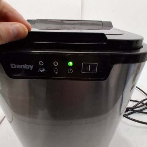 DANBY PORTABLE "ICE N' EASY" ICE MAKER - MAKES 25LBS OF ICE A DAY - STAINLESS STEEL (MODEL: DIM2500SSDB) image 2