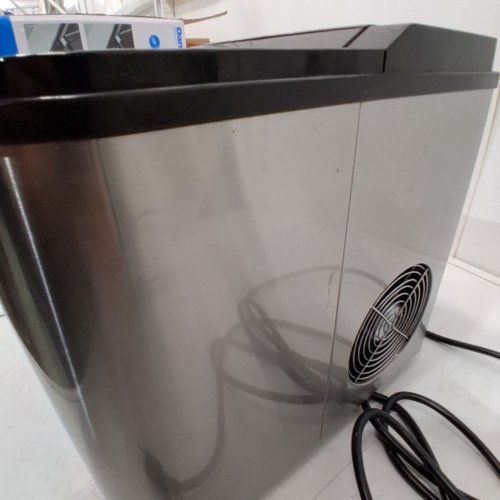 DANBY PORTABLE "ICE N' EASY" ICE MAKER - MAKES 25LBS OF ICE A DAY - STAINLESS STEEL (MODEL: DIM2500SSDB) image 4